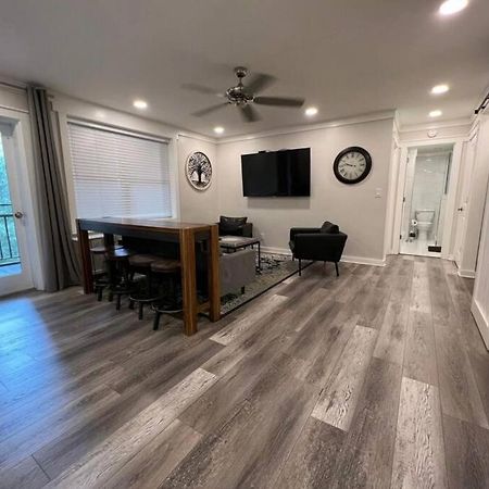 Cozy Haven In The Cloud Apartment Atlanta Bagian luar foto