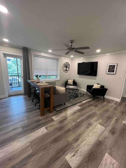 Cozy Haven In The Cloud Apartment Atlanta Bagian luar foto